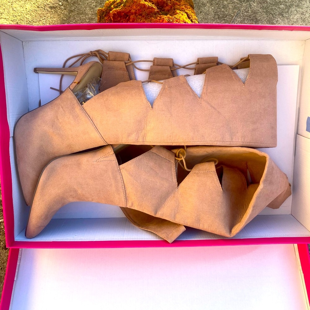 Women Shoe Dazzle suede Boots